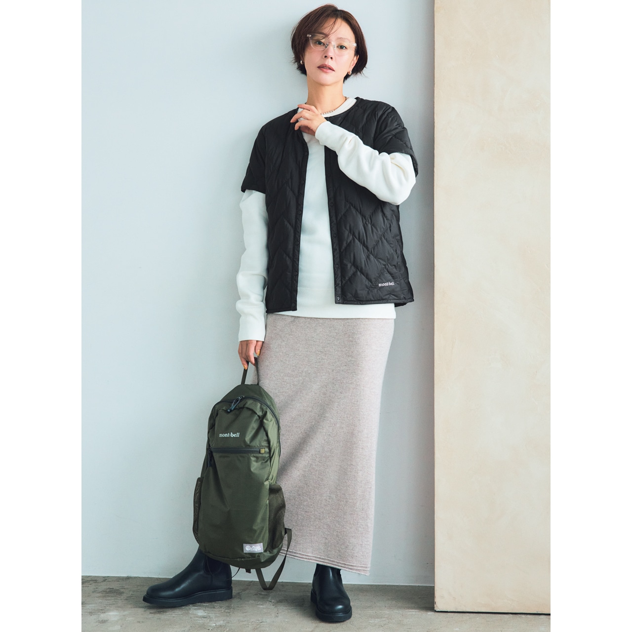 ちょっぴり肌寒いときにさっと羽織れる！気軽なモンベル半袖ダウンは