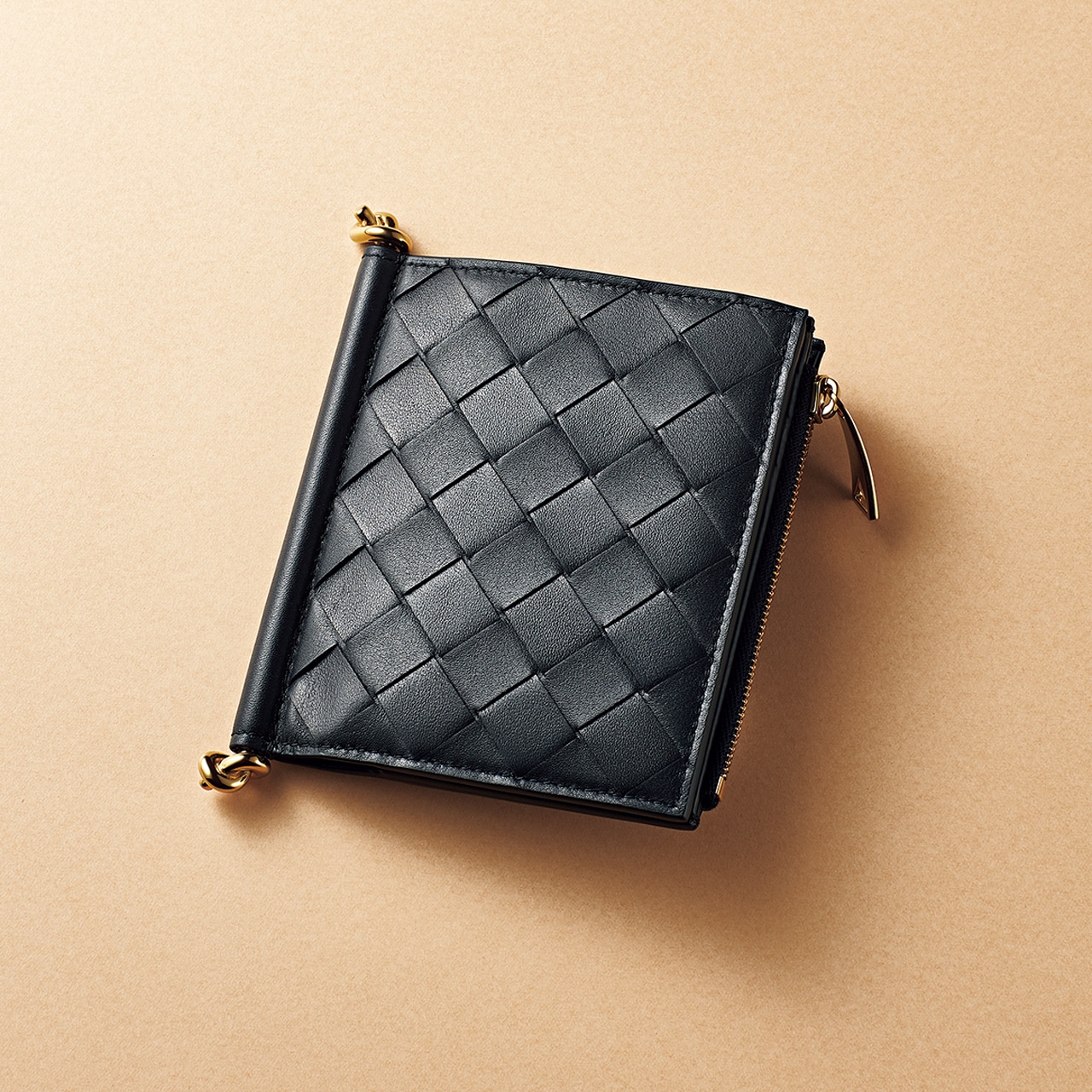 名品【ボッテガ・ヴェネタのスマート財布】厚みはなんと1cm！スリムな