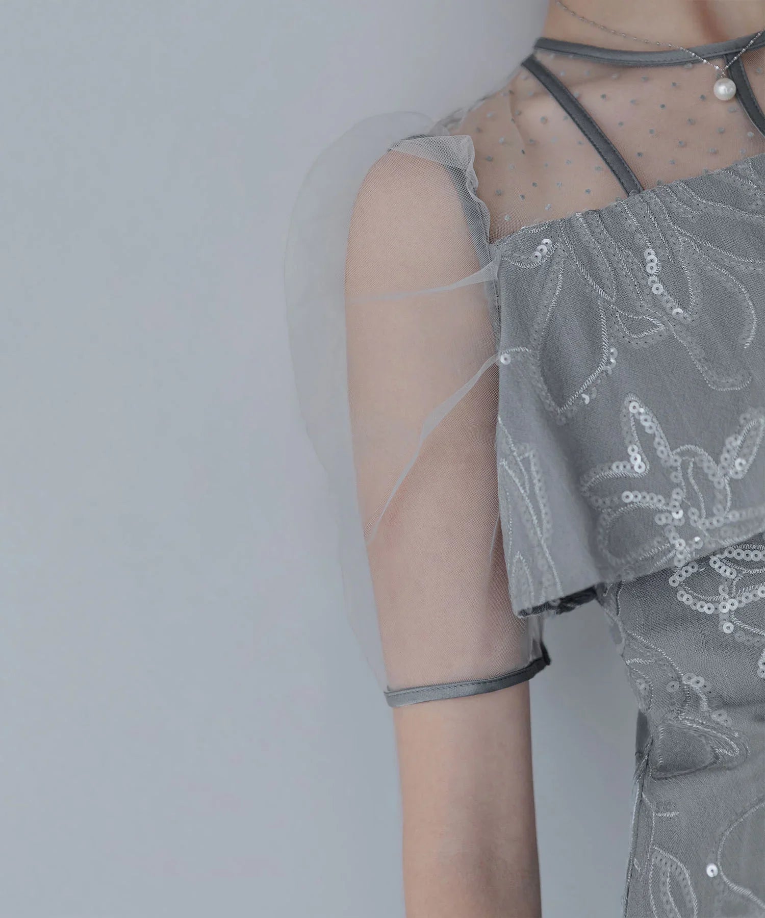 一部当日発送】ドットチュールフラワースパンコールIラインワンピース