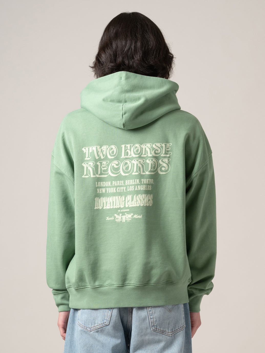 TWO HORSE クロップド フーディー – リーバイス®公式オンラインストア