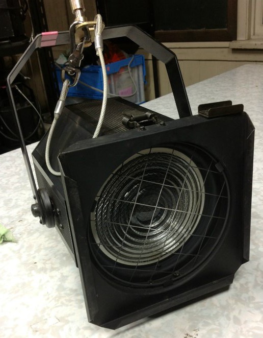 松村電機 FS-6 500Wフレネルレンズスポットライト | 照明機材の盛り合わせ