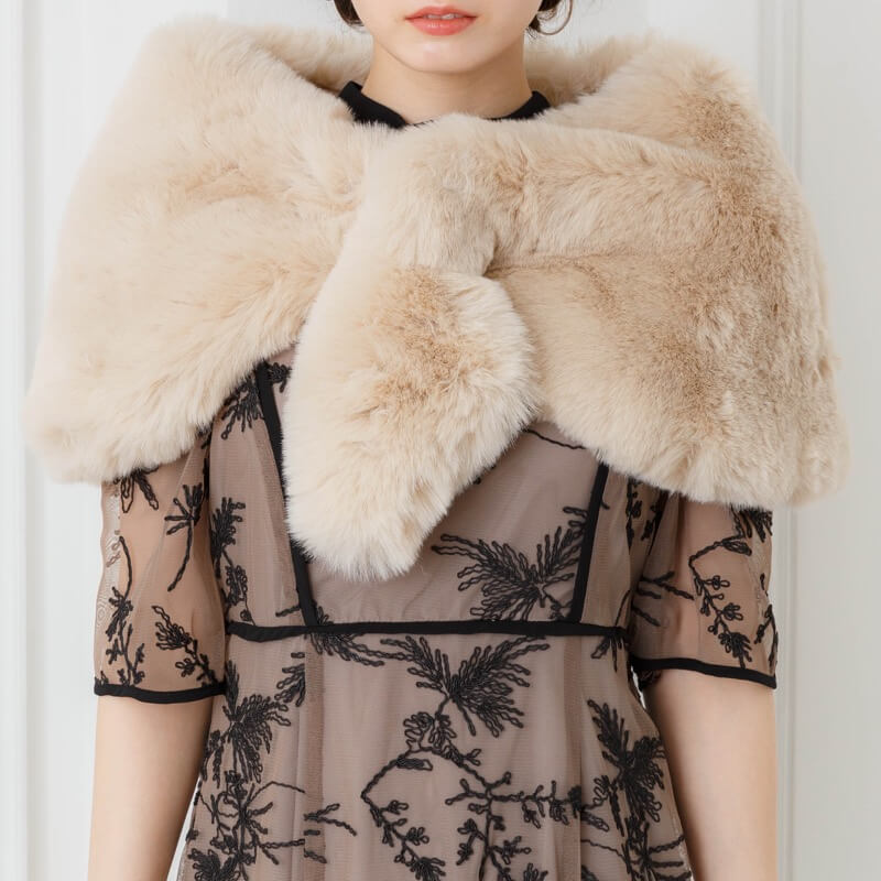 ベージュのフェイクファーショール | Dorry doll | C-4047 | 結婚式