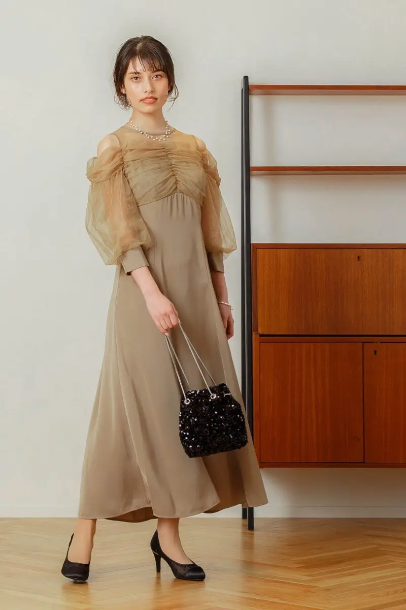 ベージュのオープンショルダードレス | GIRL | M | 結婚式パーティーの
