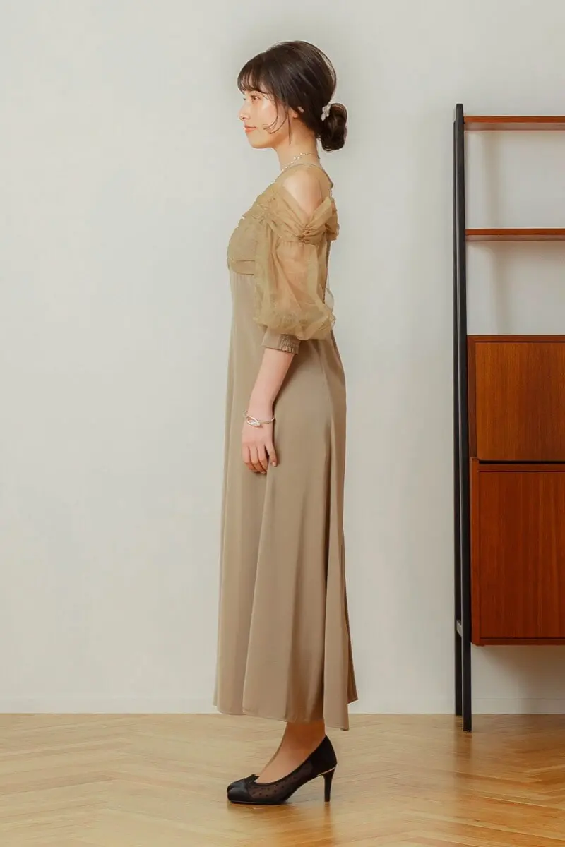 ベージュのオープンショルダードレス | GIRL | M | 結婚式パーティーの