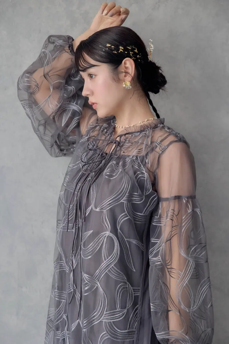 チャコールのリボンエンブロイダリーレイヤードドレス | Dorry doll