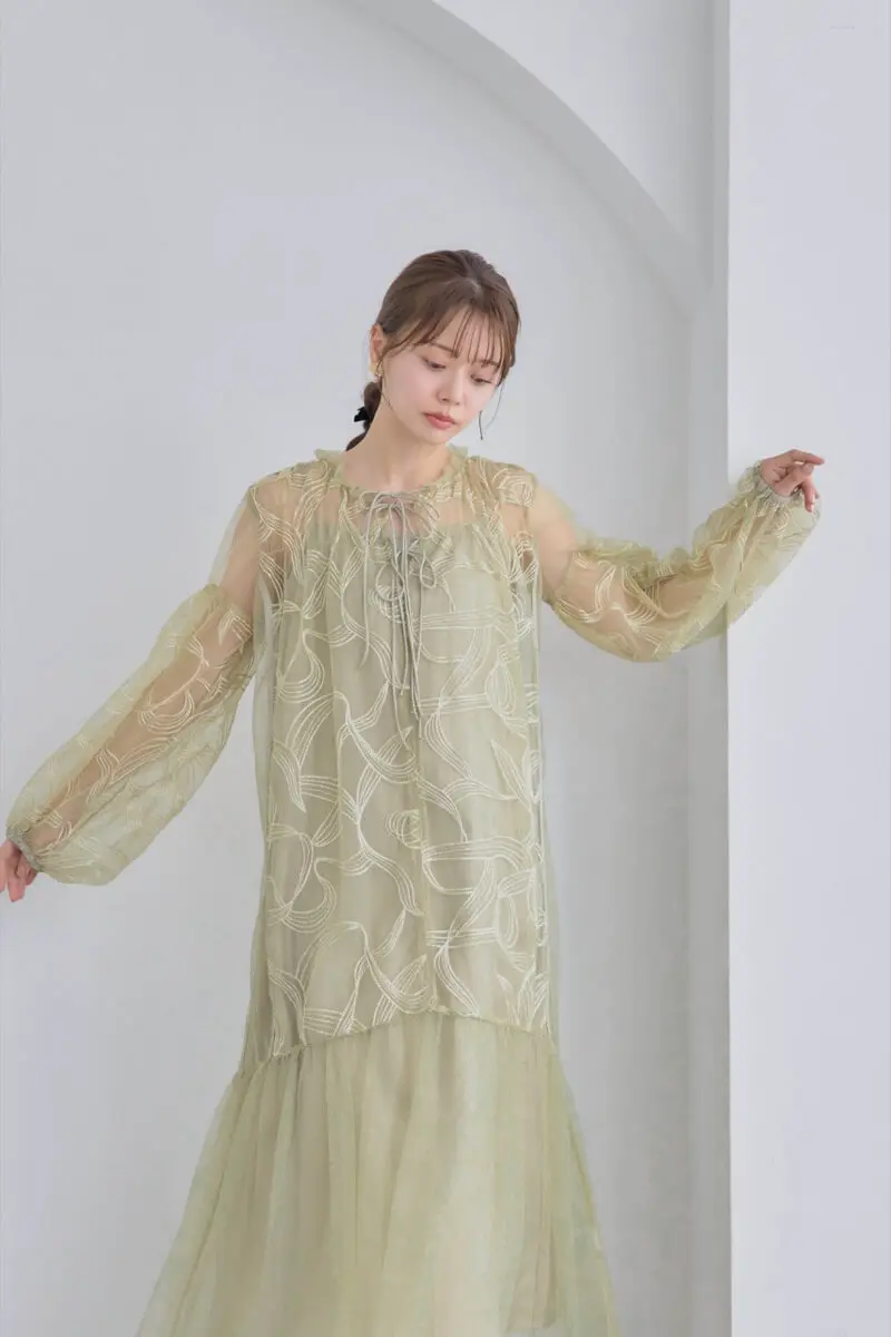 グリーンのリボンエンブロイダリーレイヤードドレス | Dorry doll | M