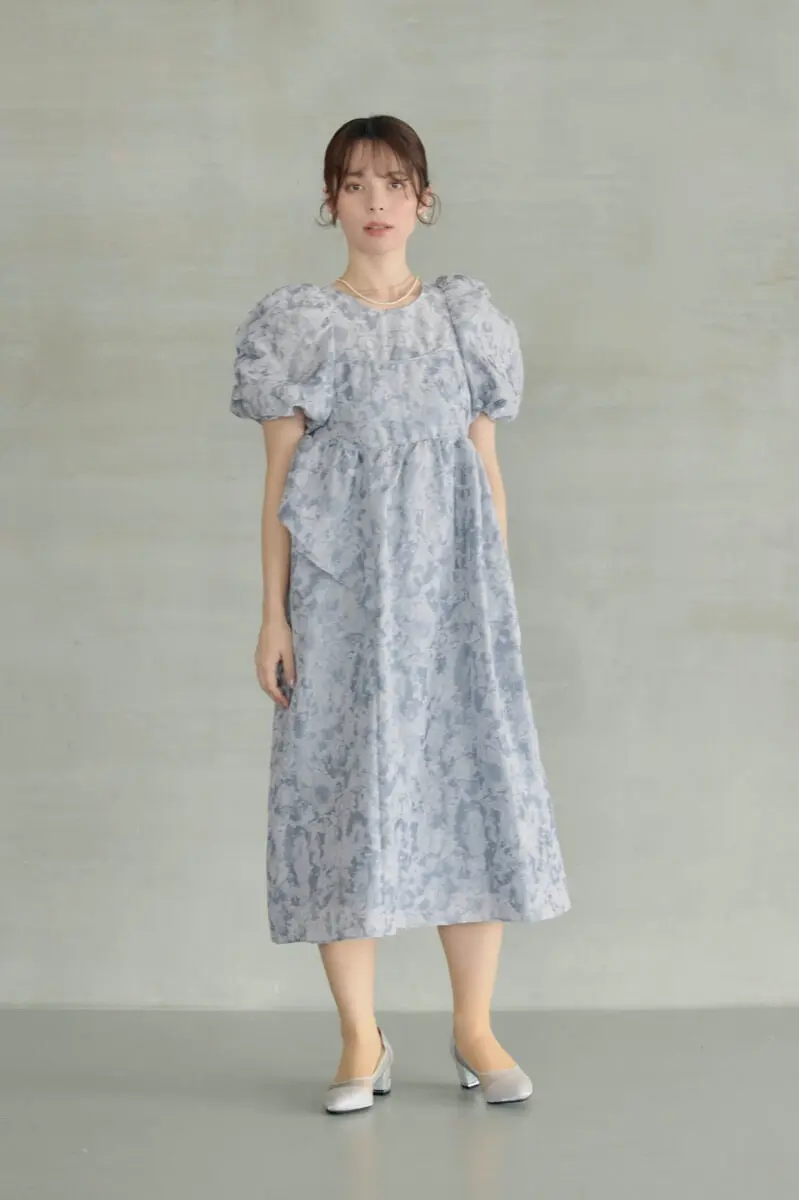 ライトグレーのバブルスリーブジャガードドレス | ANDRESD | M