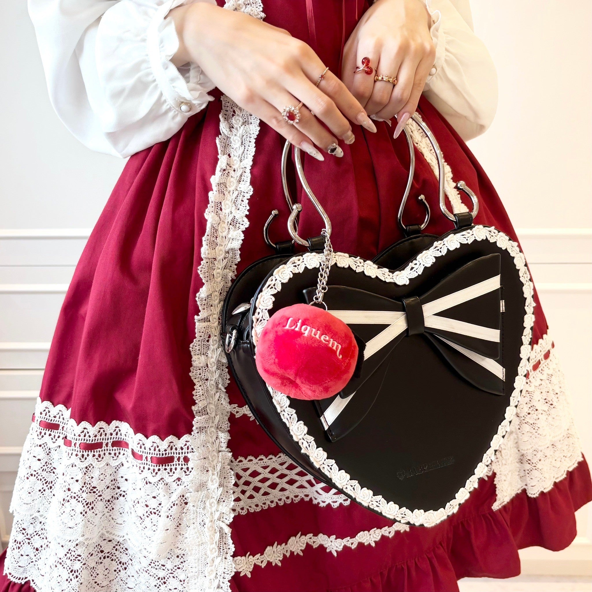 チェリーぬいぐるみキーチェーン – Liquem