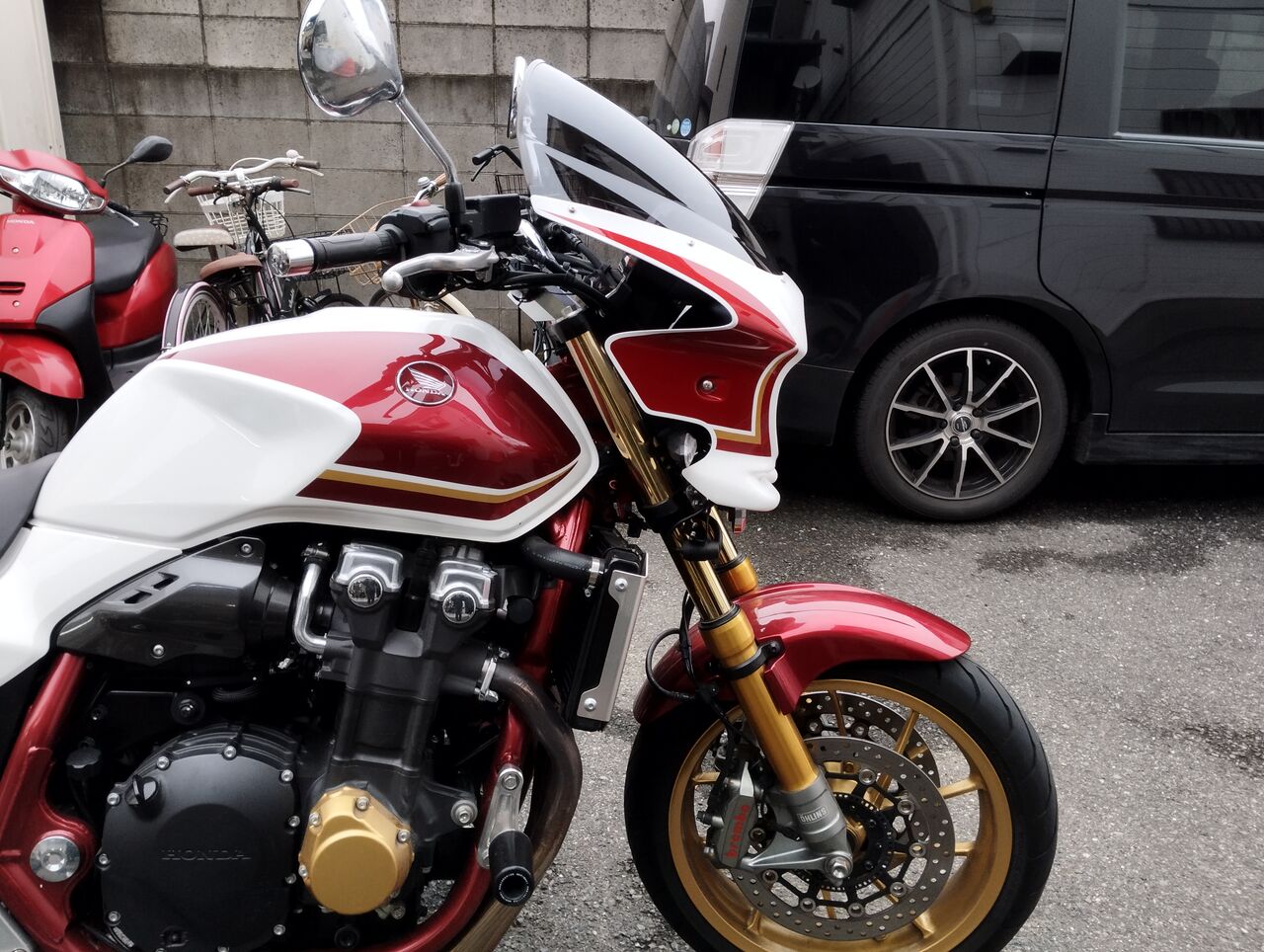 CBカスタム「トータルクラフト製ビキニカウル今年最後の取り付け作業