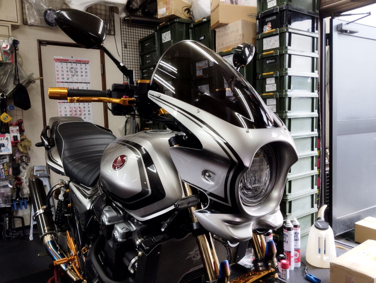 CBカスタム「トータルクラフト製ビキニカウル」編 : オートショップ
