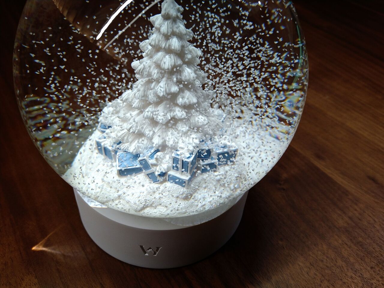 クリスマス飾りは「ウェッジウッド」のスノーグローブで✨ : OL