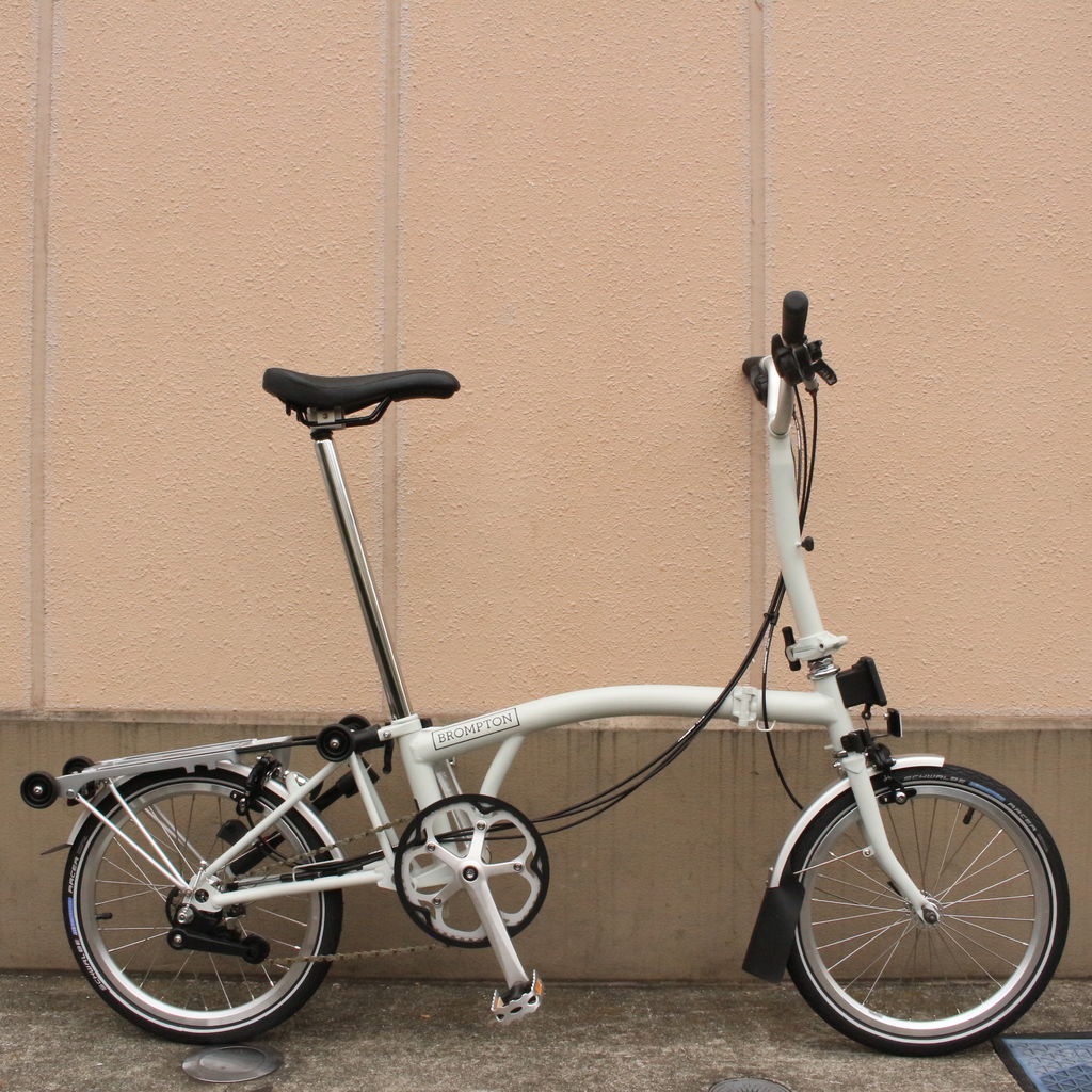 BROMPTON(ブロンプトン)新色［パピルスホワイト］［ホットピンク］入荷