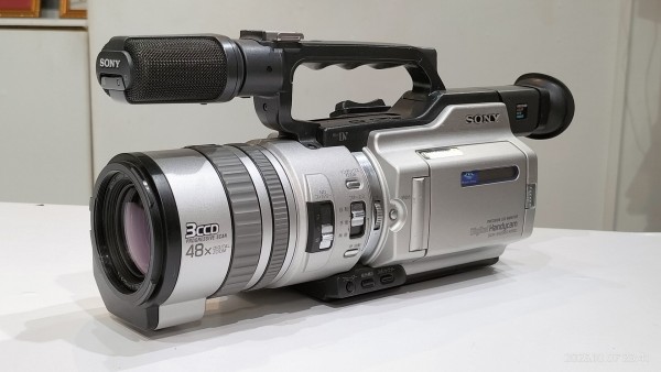 2000/平成12/SONY/DCR-VX2000/Handycam/デジタルハンディカム/DV/液晶