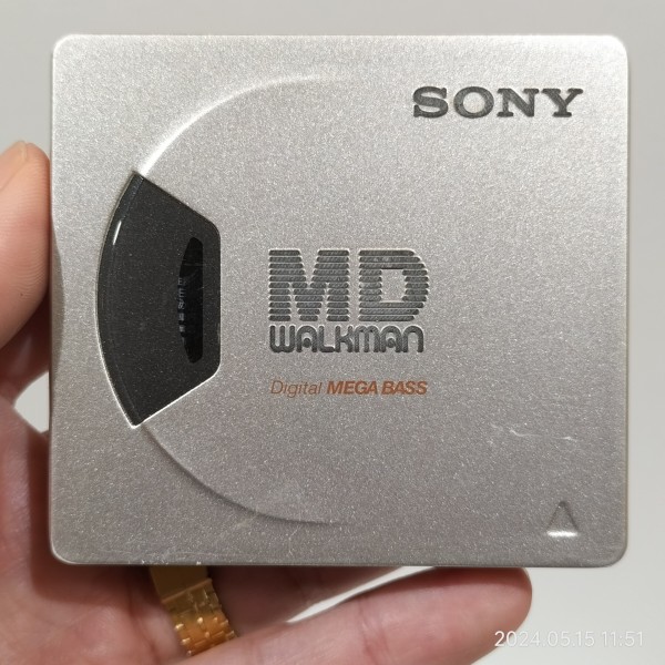 1998/平成10/SONY/MZ-E55/MD WALKMAN/ヴィンテージゴールド/1.2Vガム型