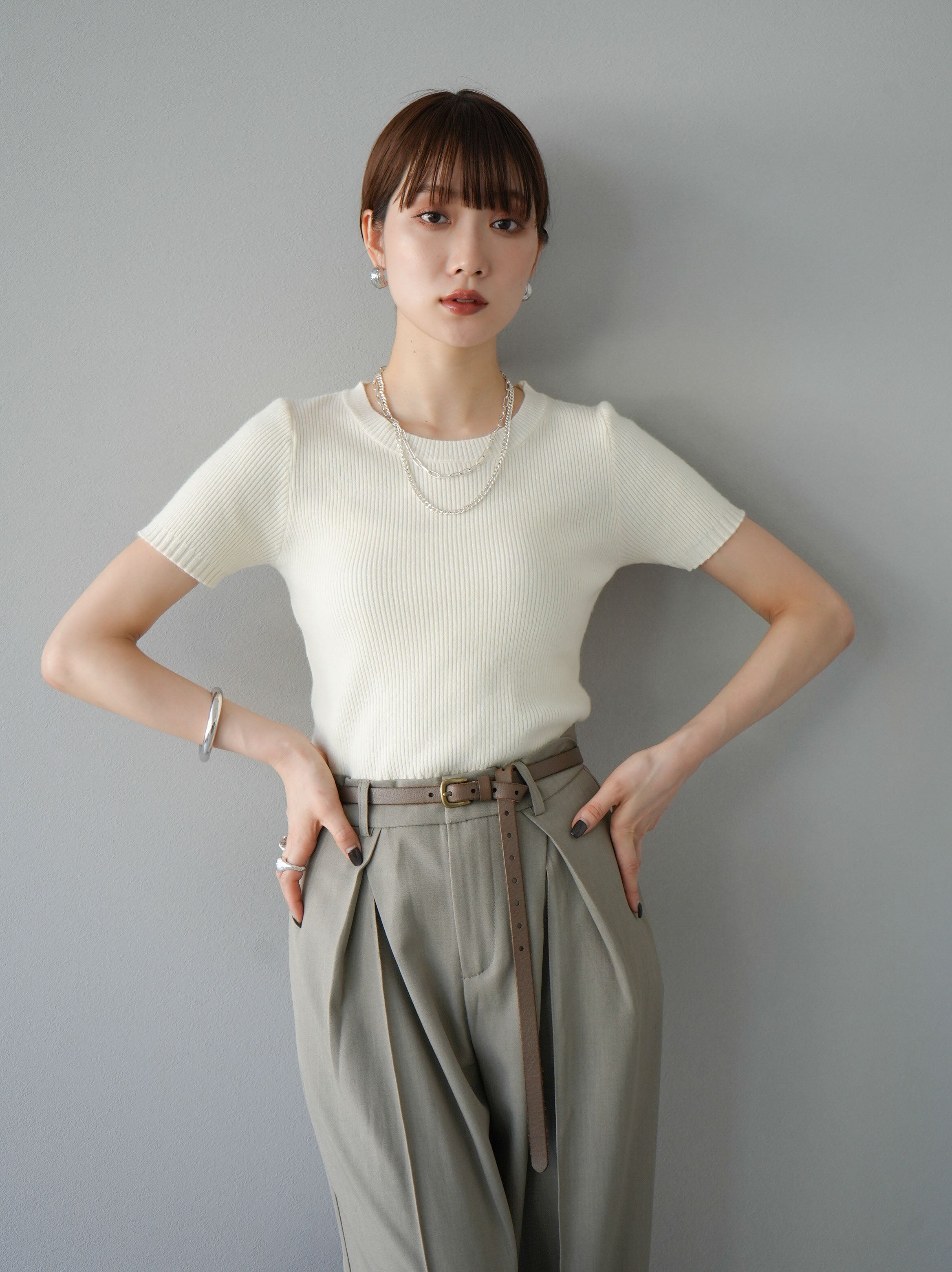 予約]バックホールハーフスリーブリブニットトップス/アイボリー – Lumier