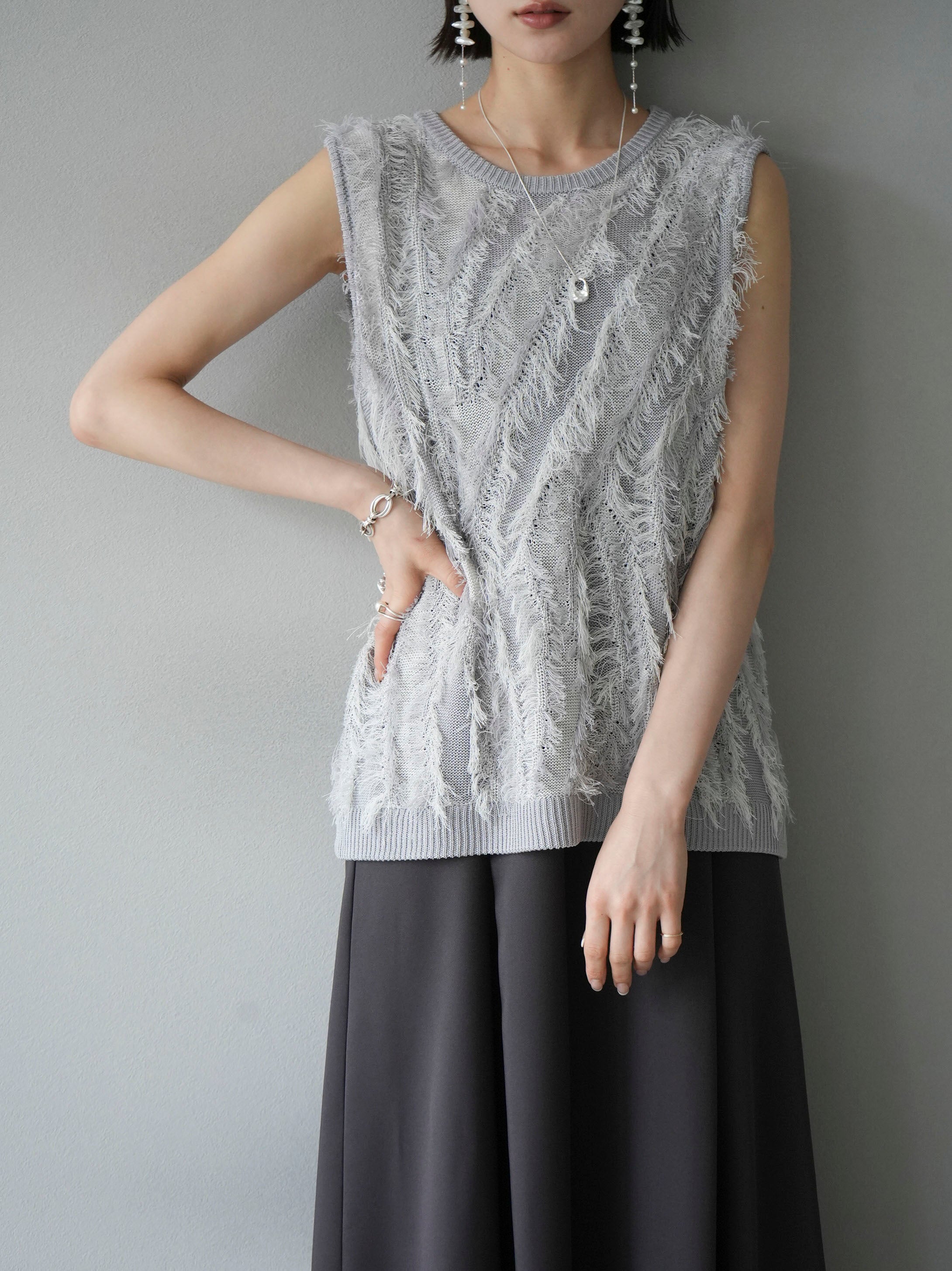 予約]ミックスフリンジニットトップス/グレー – Lumier