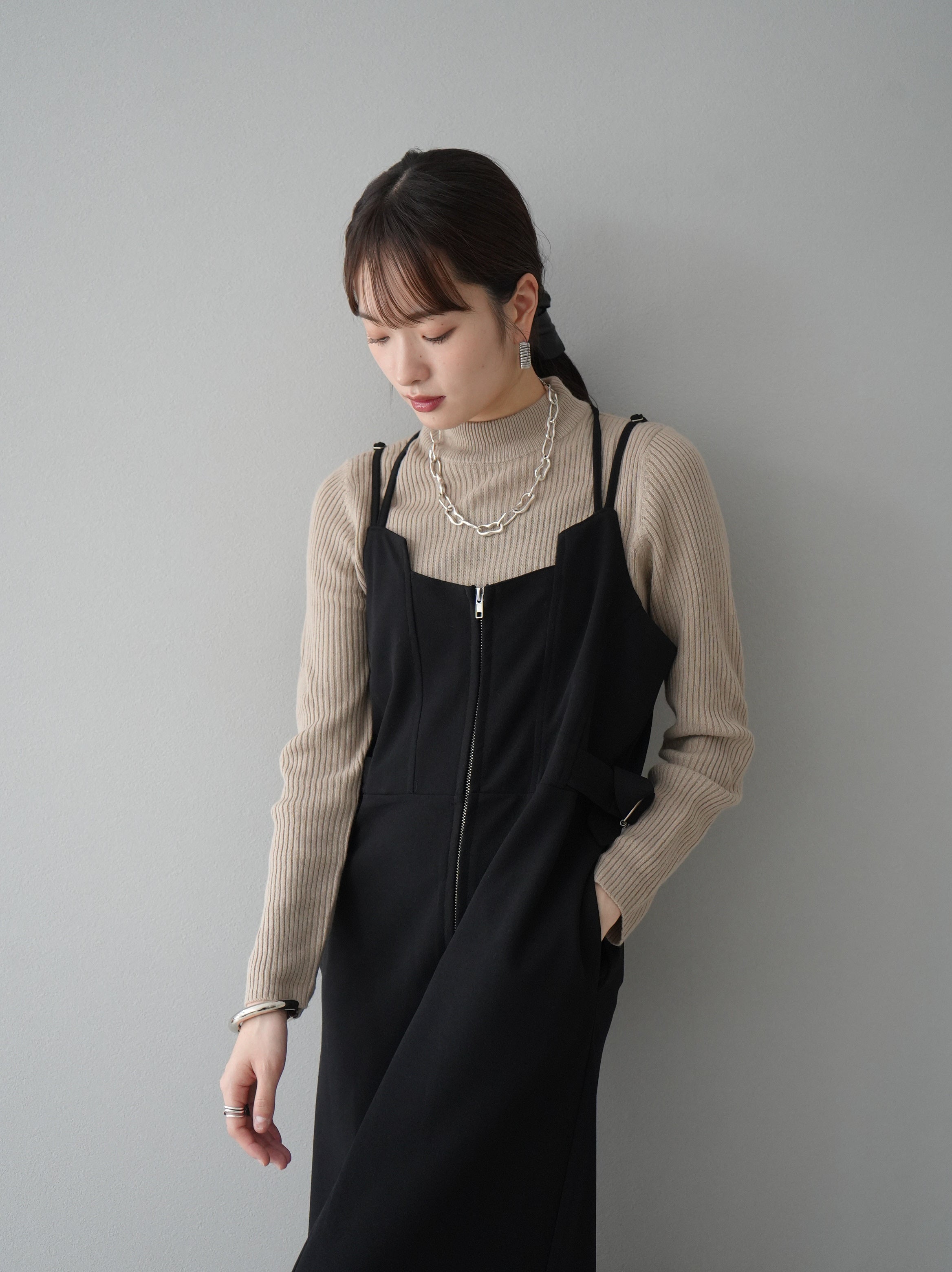 予約]デザインジップホルターキャミマキシワンピース/ブラック – Lumier