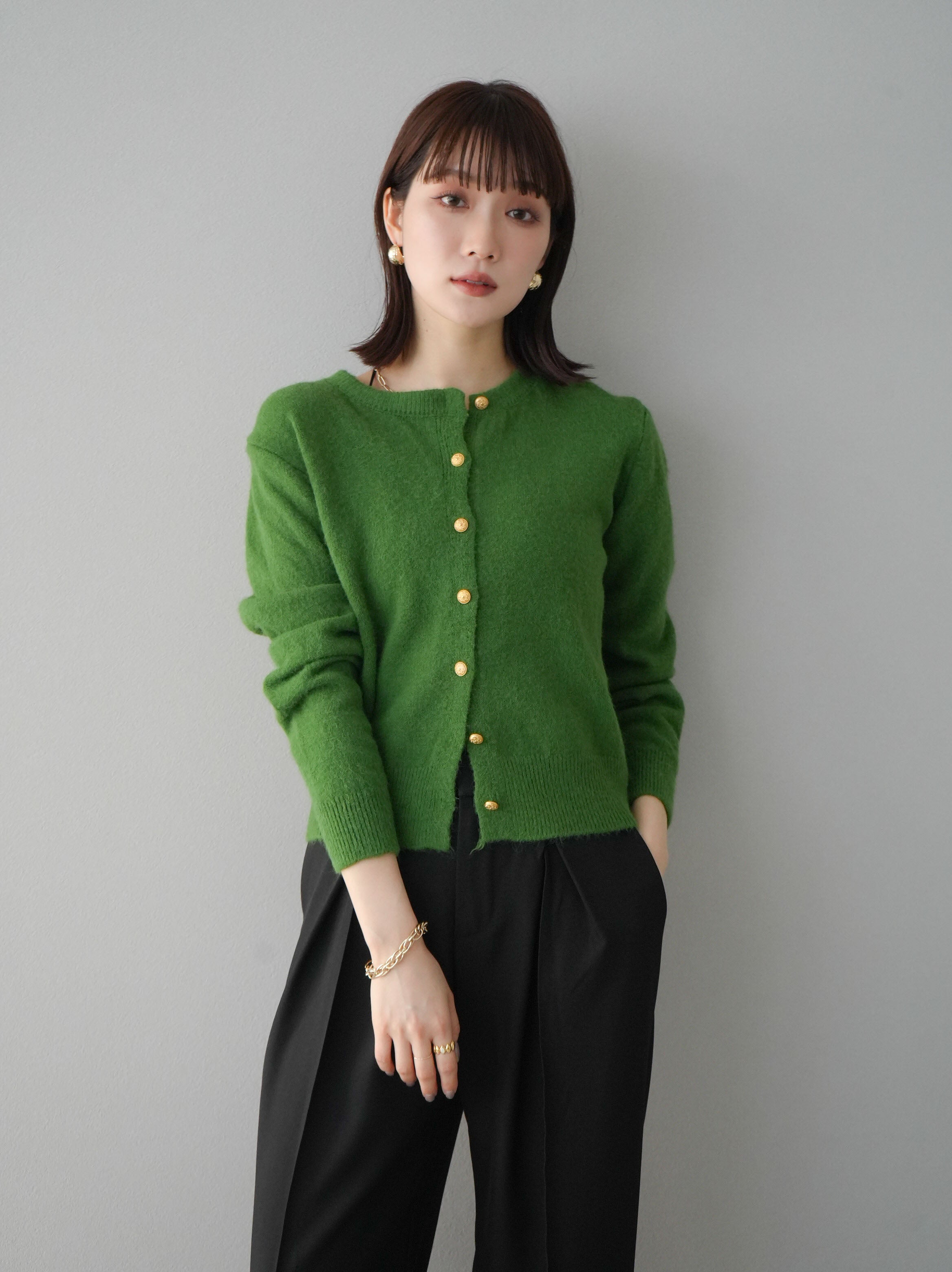予約]ゴールドボタンコンパクトニットカーディガン/グリーン – Lumier