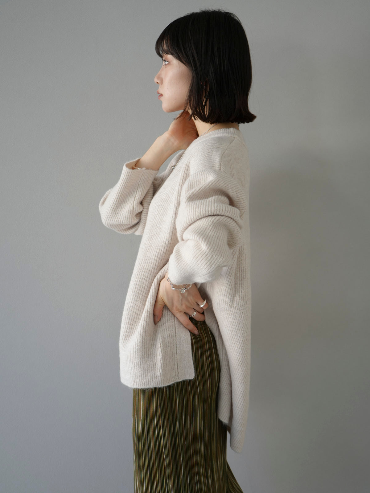 予約]オーバーニットサイドスリットクルーネックプルオーバー