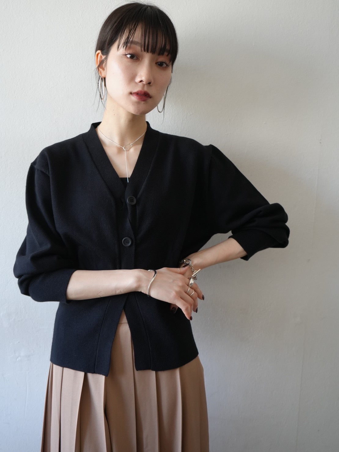 予約]タックプリーツマキシスカート/ベージュ – Lumier