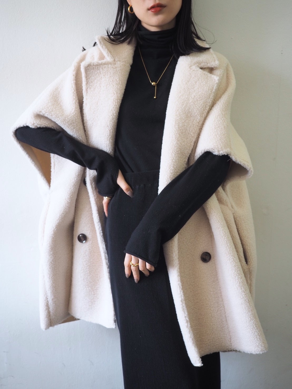 予約]リバーシブルムートンボアポンチョコート/アイボリー – Lumier