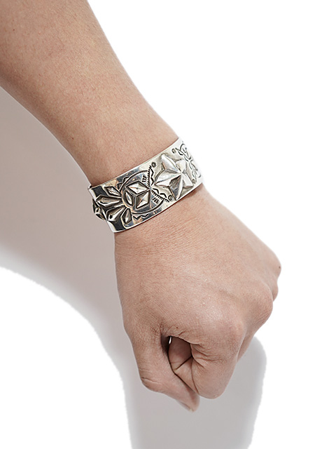 RAY ADAKAI（レイアダカイ） 】 スタンプシルバーバングル - Lua