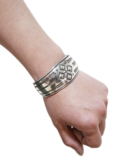 Harrison Jim（ハリソン ジム） 】ナバホシルバーバングル [ NAVAJO