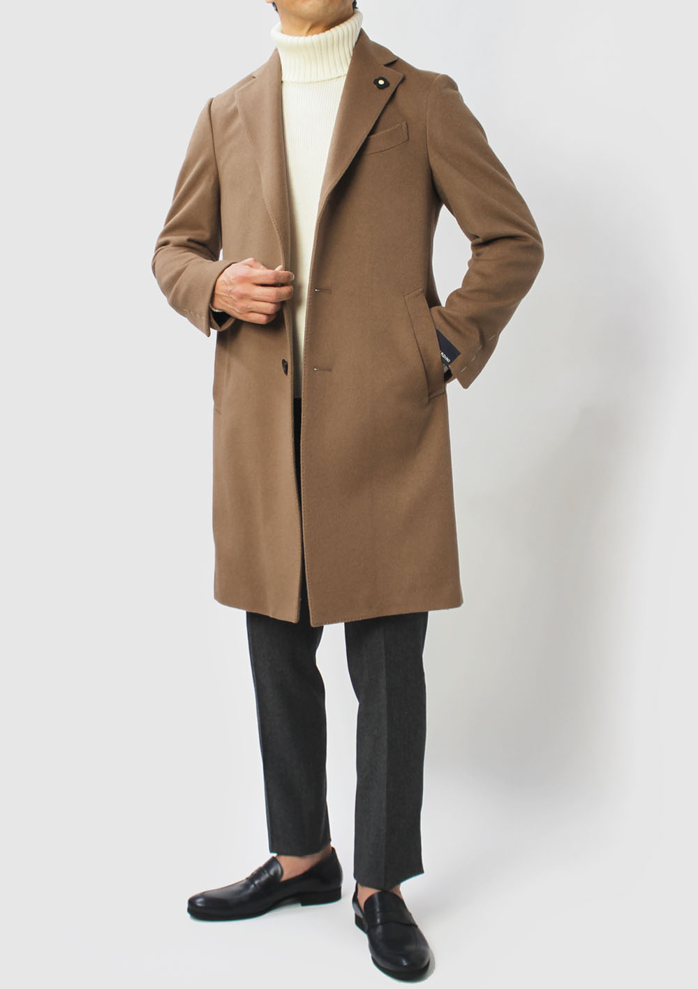 LARDINI（ラルディーニ）ダントツの美しさ 冬のコートコレクション