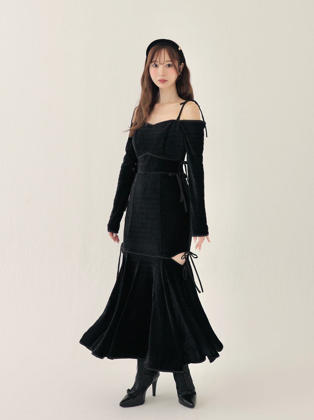 SALE】Side ribbon cutout onepiece(eme10783) – M me eme