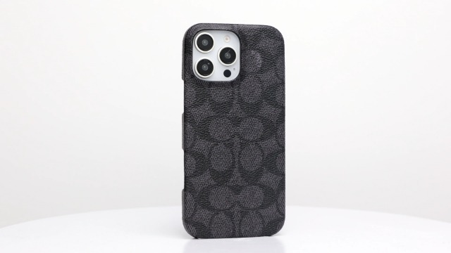 新品】Coach - iPhone 16 - シグネイチャー柄 ブラック 新品】Coach