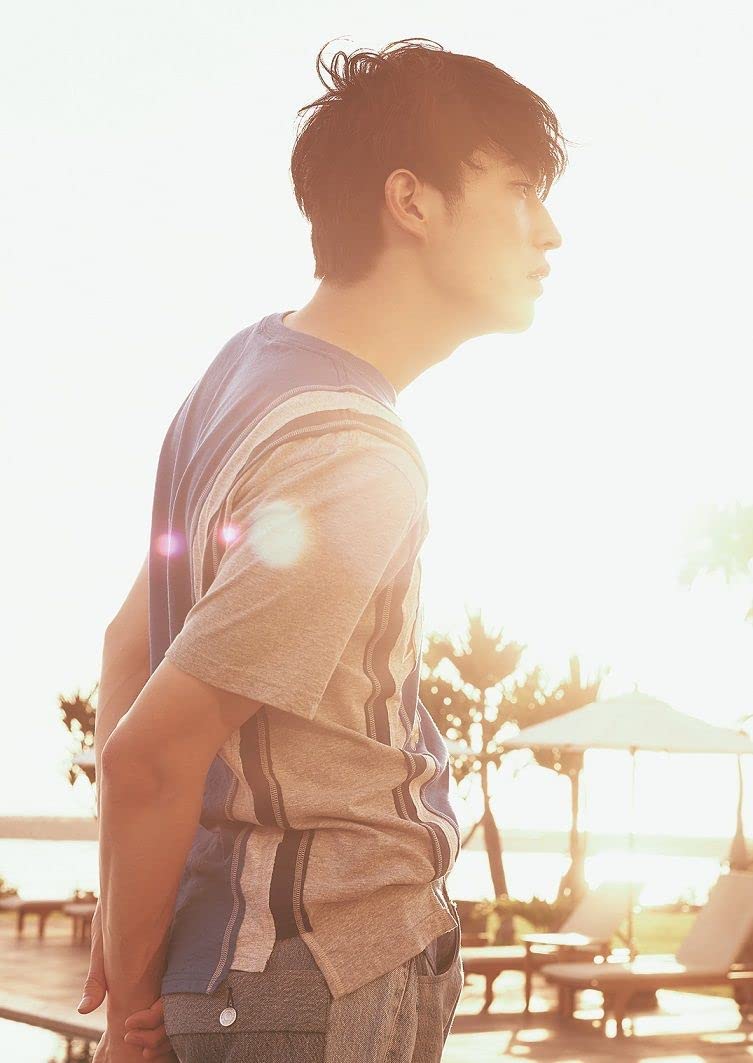 Amazon.co.jp: 杉野遥亮 PHOTOBOOK 『 8 』 : 杉野 遥亮, 今城 純: 本