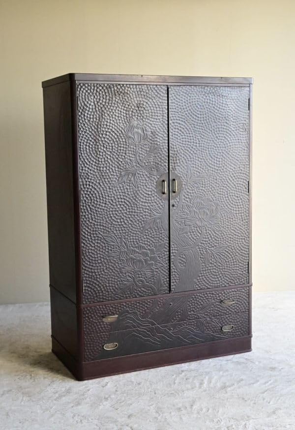 Amazon.co.jp: ほぼ佐藤恵仙作 鎌倉彫 心彫 桐箪笥 漆塗り 衣装 洋服