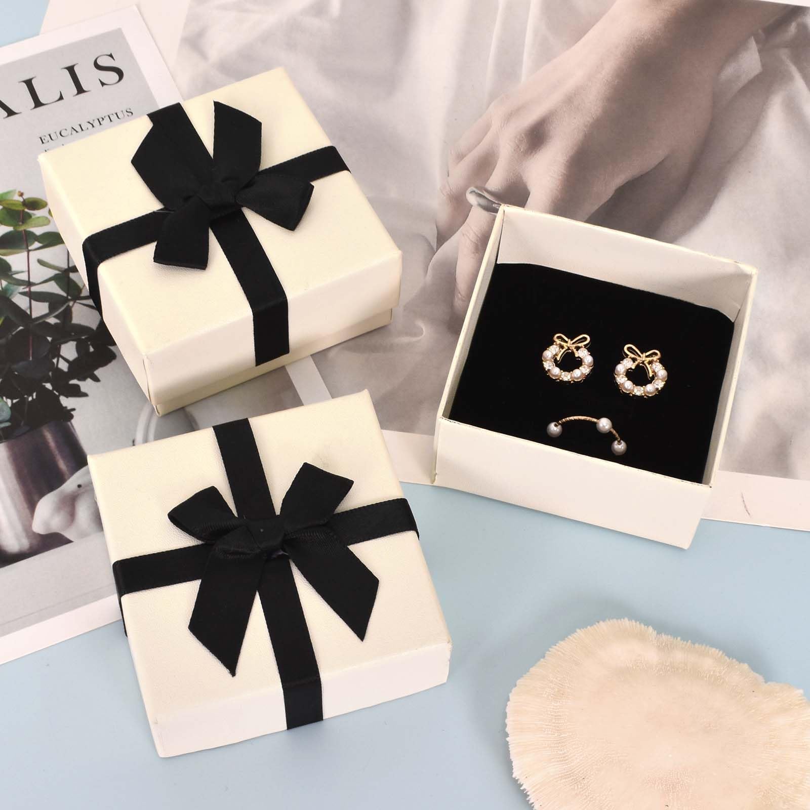 Amazon | 2 個 ラッピング 箱 ギフトボックス アクセサリーボックス白