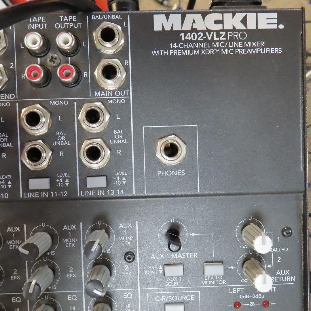 Amazon.com: 1402VLZ Mixer : Musical Instruments