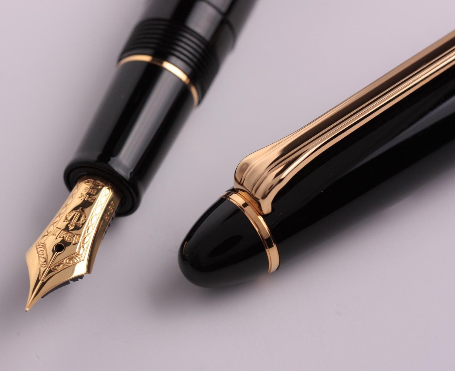 Amazon | Sailor 1911 Large Black Gold Trim 21K Gold Medium Point