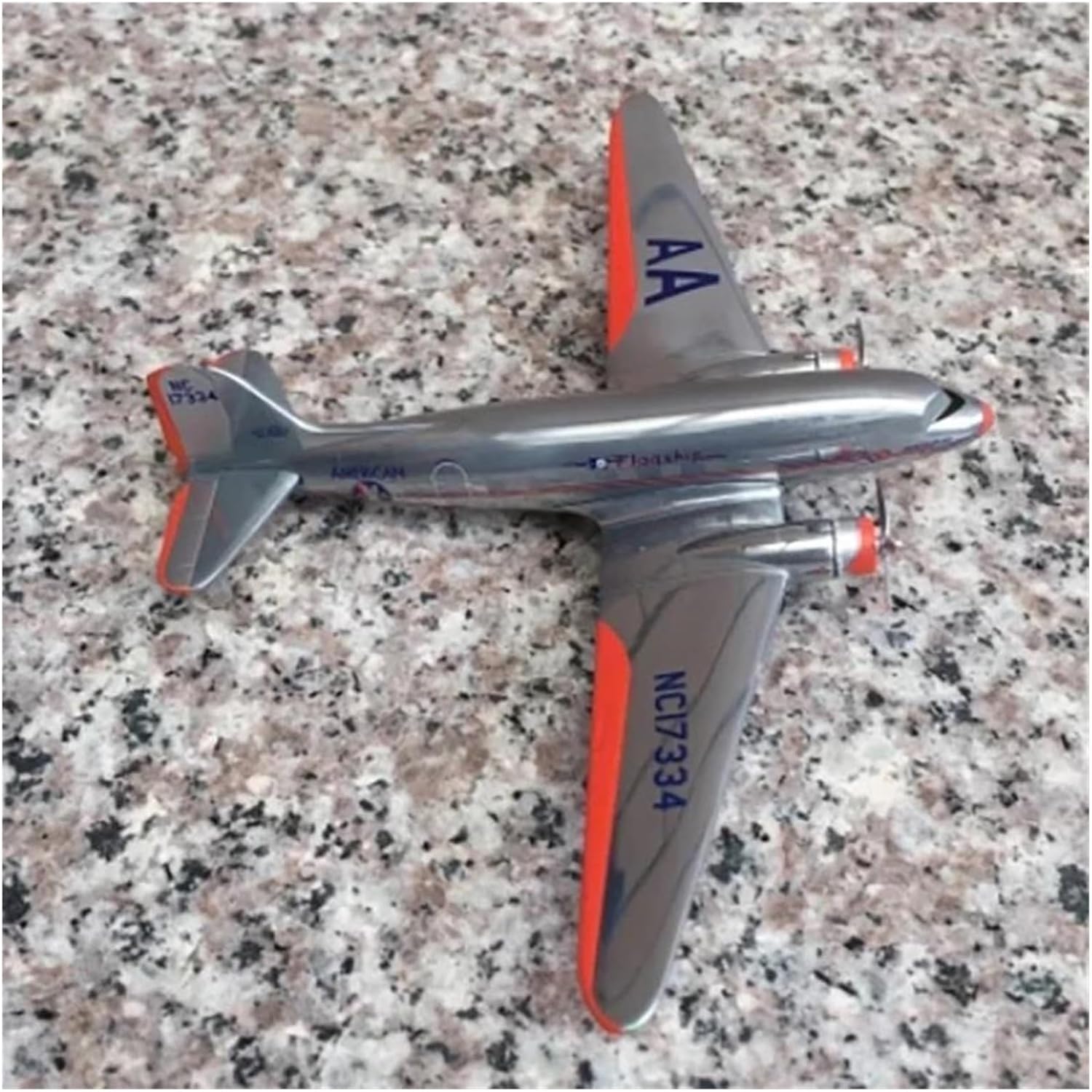 金属製飛行機模型 ダイキャスト 1:200 スケール DC-3 航空会社旅客合金