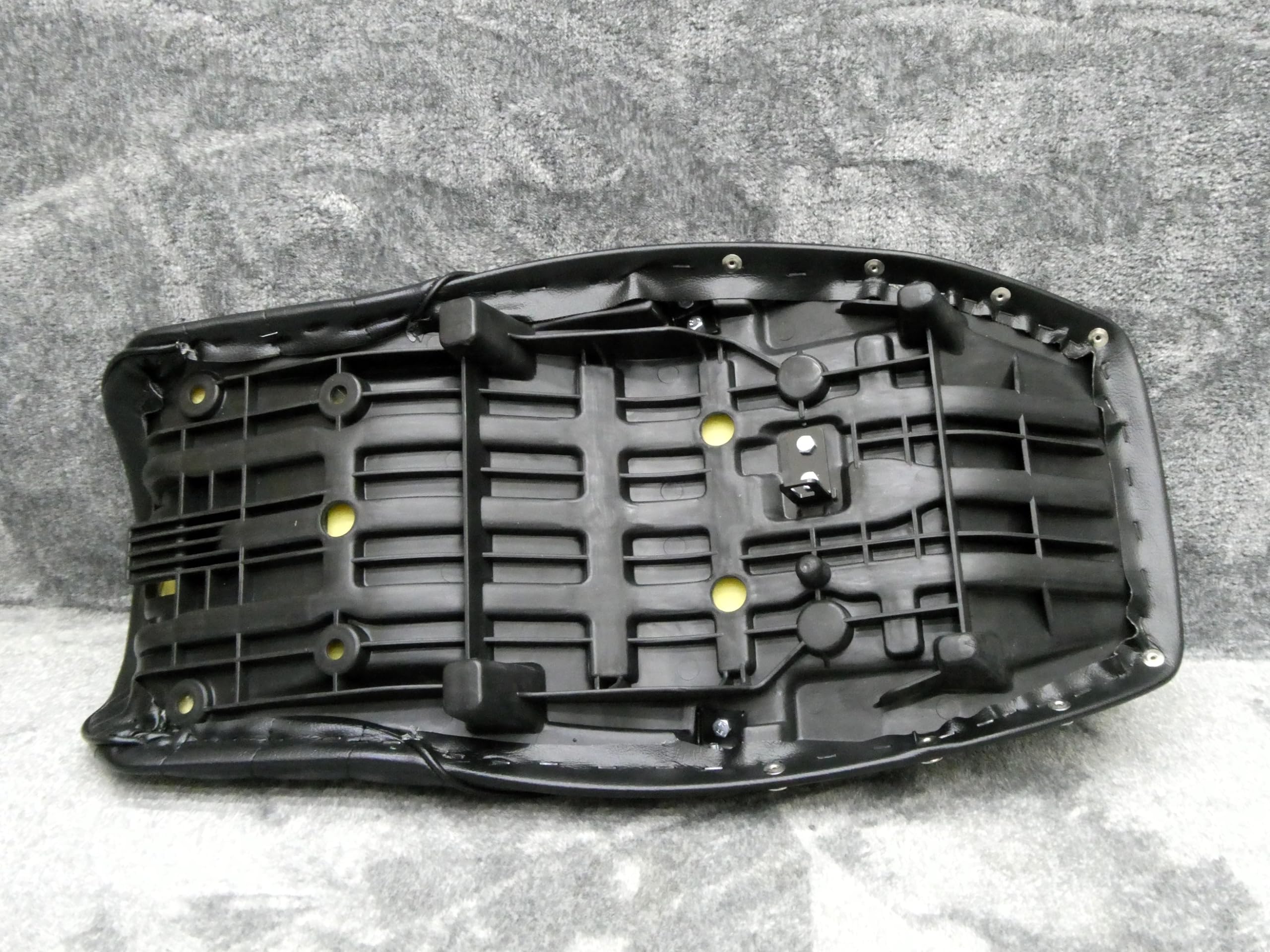 Amazon | XJR400R 後期 タックロールシート/ (黒皮 鋲打ち