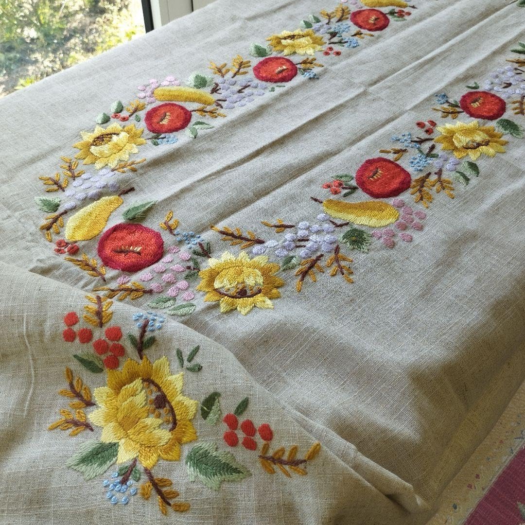 カロチャ 毛糸手刺繍 混紡リネン テーブルクロス