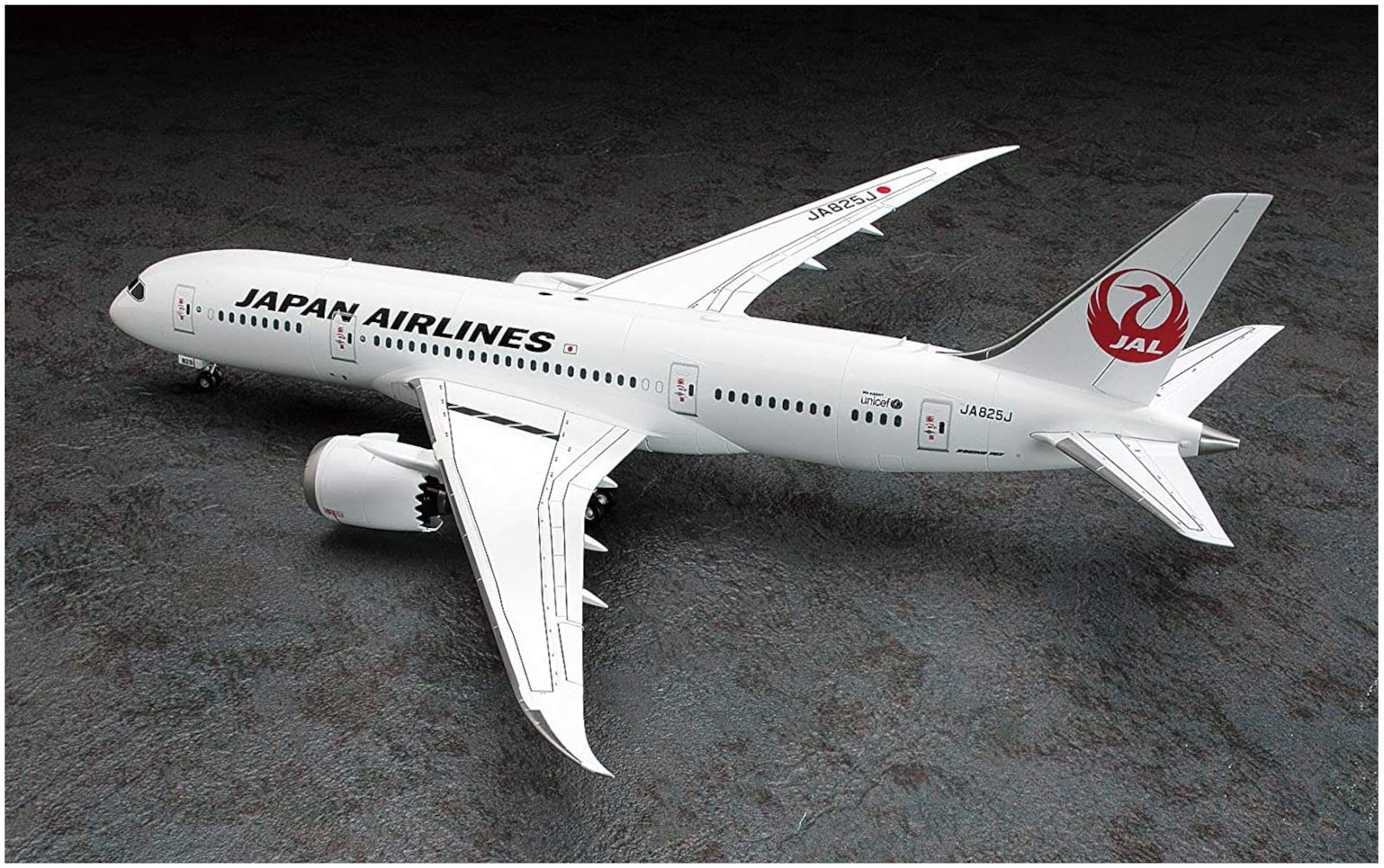 Amazon.com: Hasegawa 1/200 Japan Airlines B787-8 Plastic Model 17