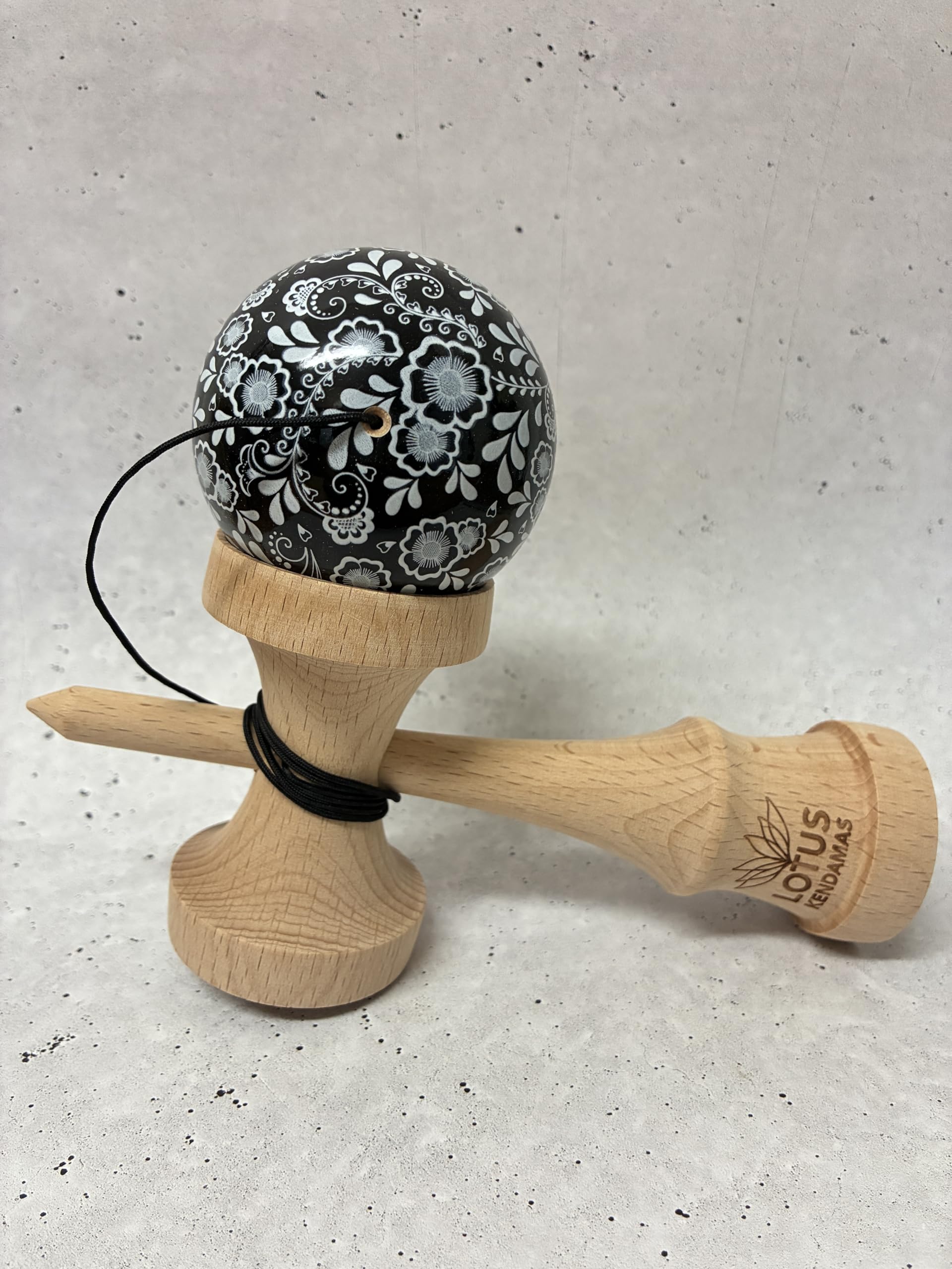 Amazon | LOTUS けん玉 ロータス ブルーム Bloom Kendama (ブラック