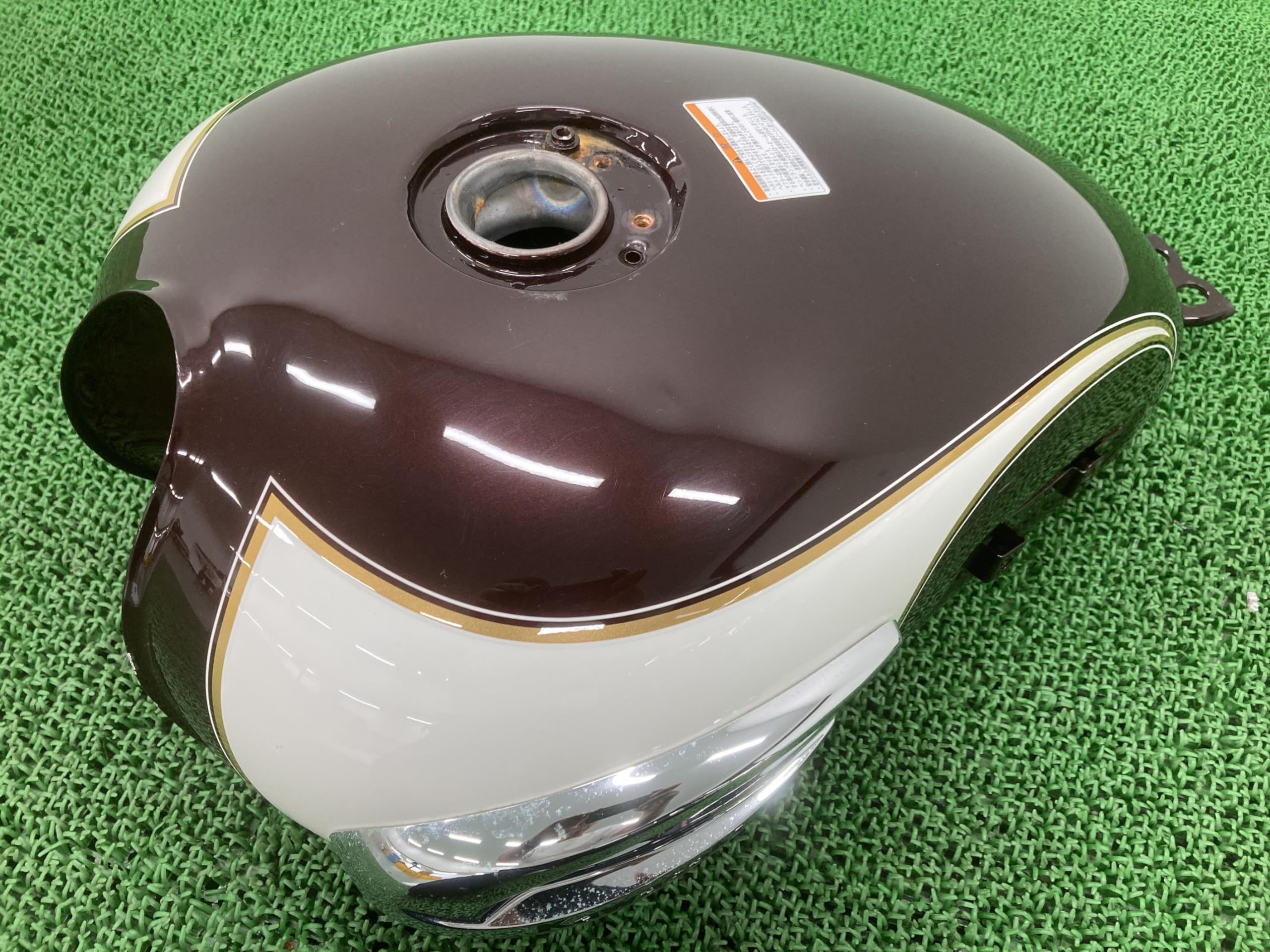 Amazon | W650 タンク 茶/白 カワサキ 純正 中古 バイク 部品 22313142