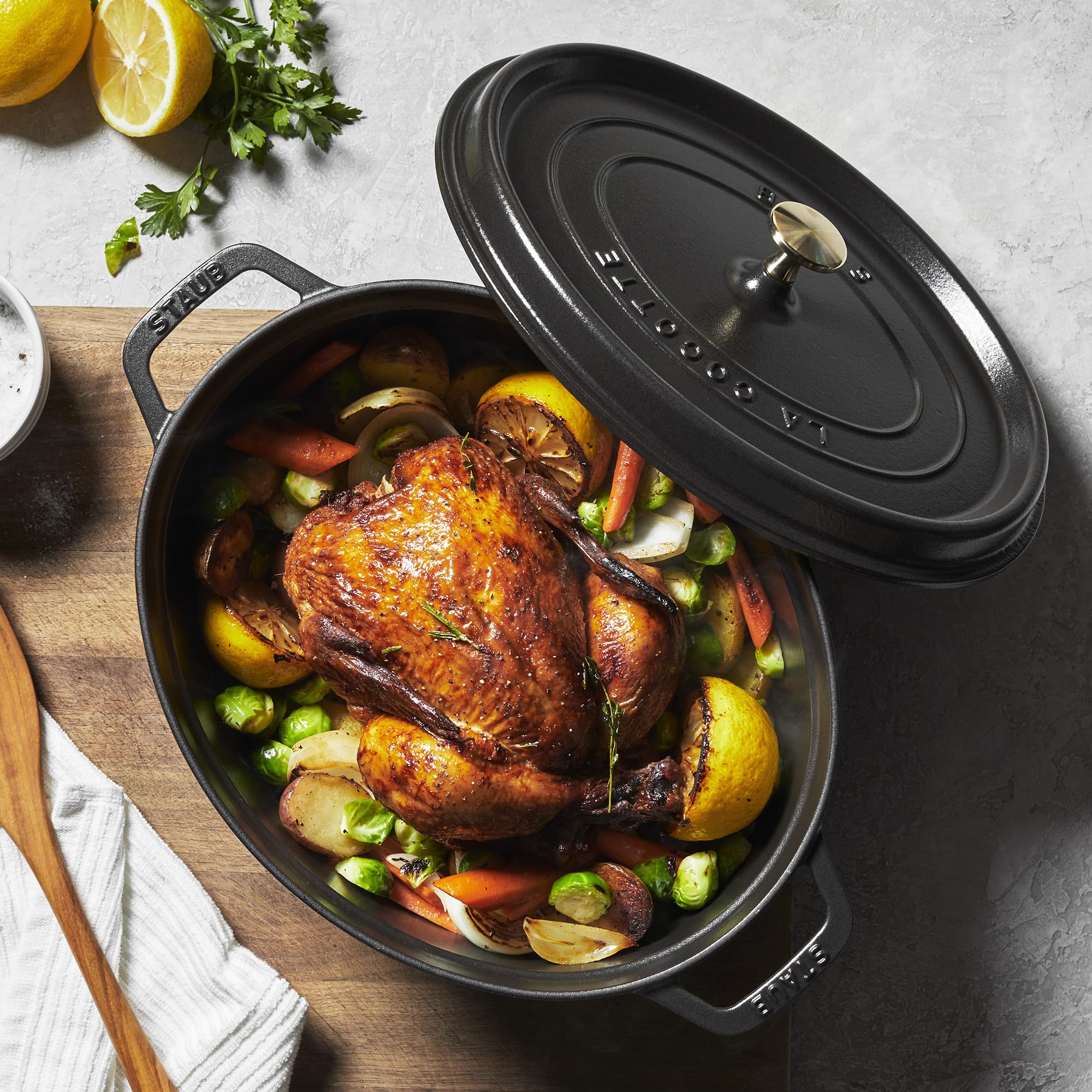 Amazon｜staub ストウブ 「 ピコ ココット オーバル ブラック 33cm