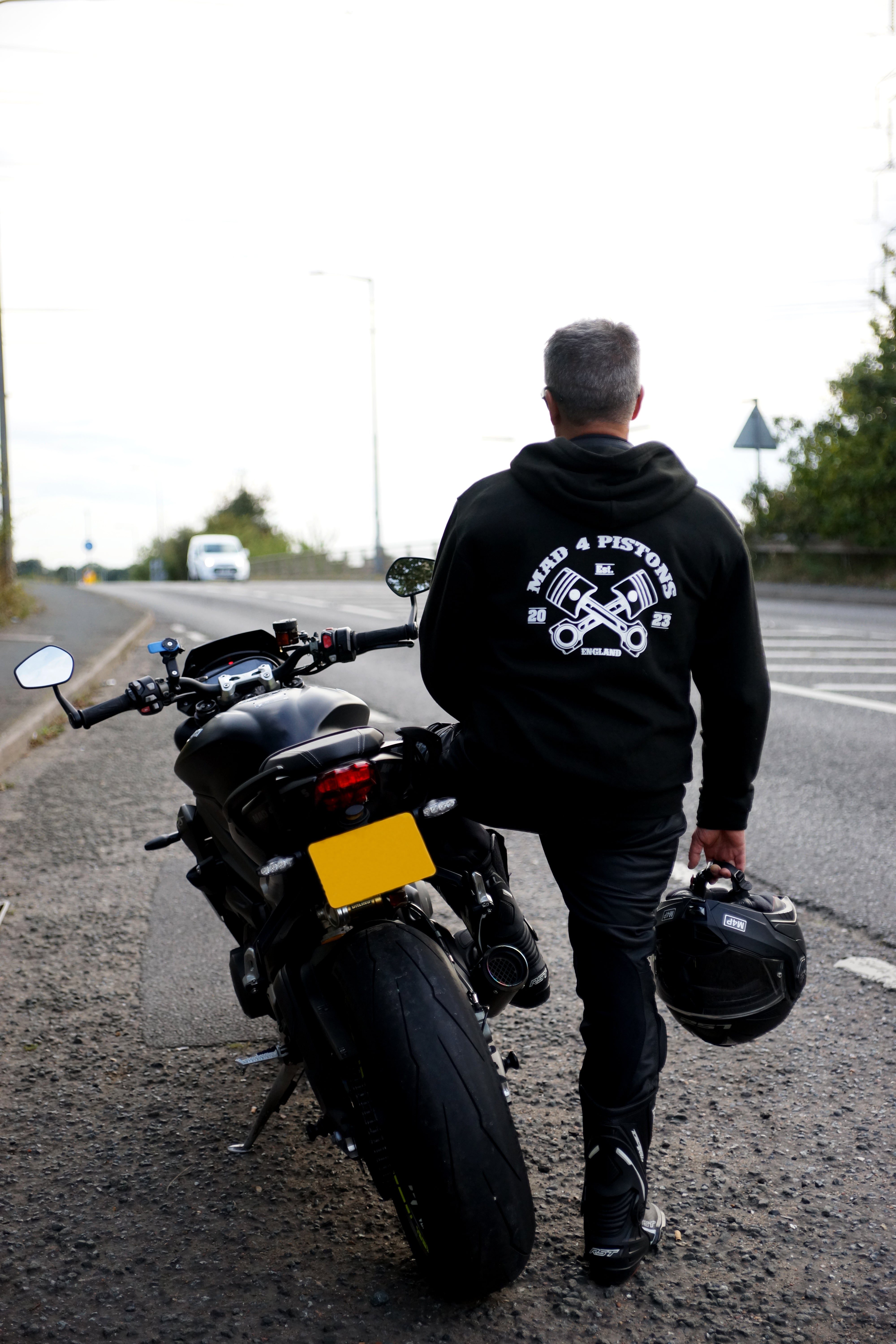 MAD 4 PISTONS Hoodie Black