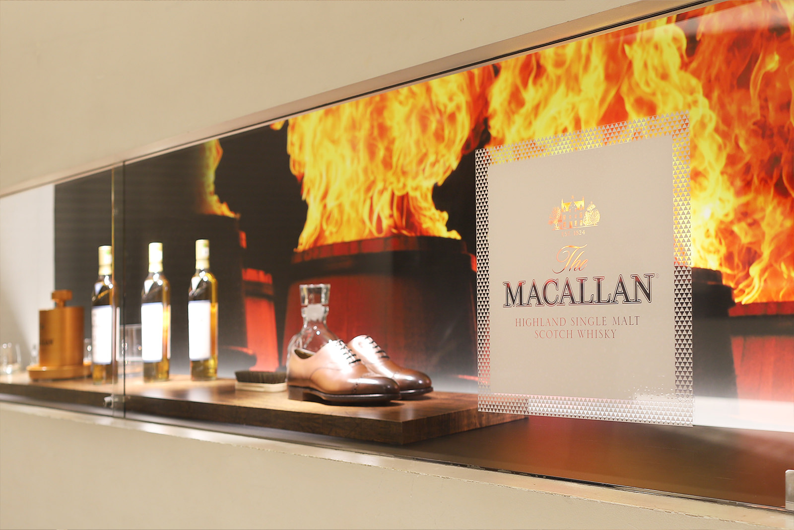 ザ・マッカラン ウィンドウディスプレイ - mado