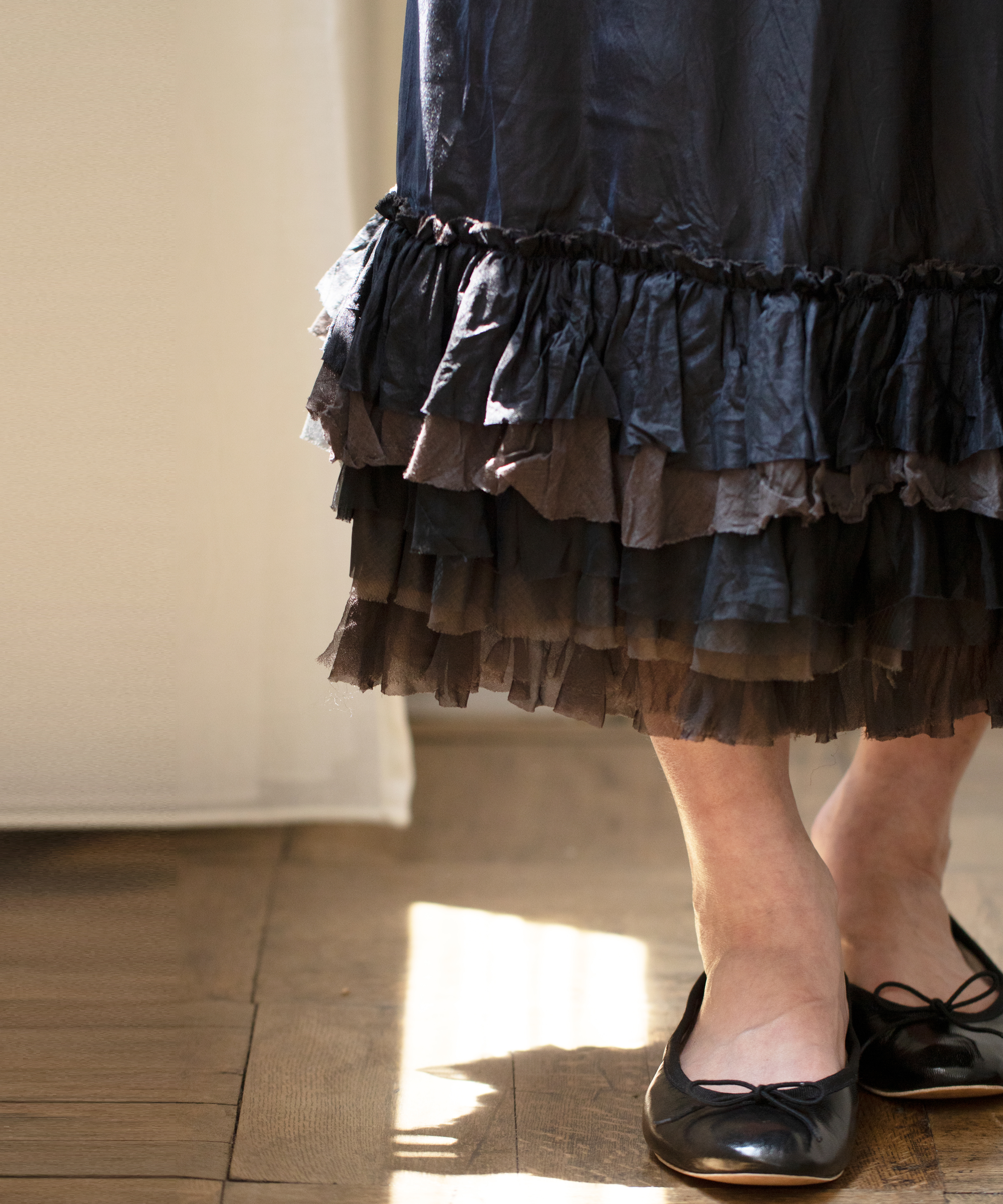 dosaラッフルスカート/ruffule skirt midnightドーサ | マドリガル公式