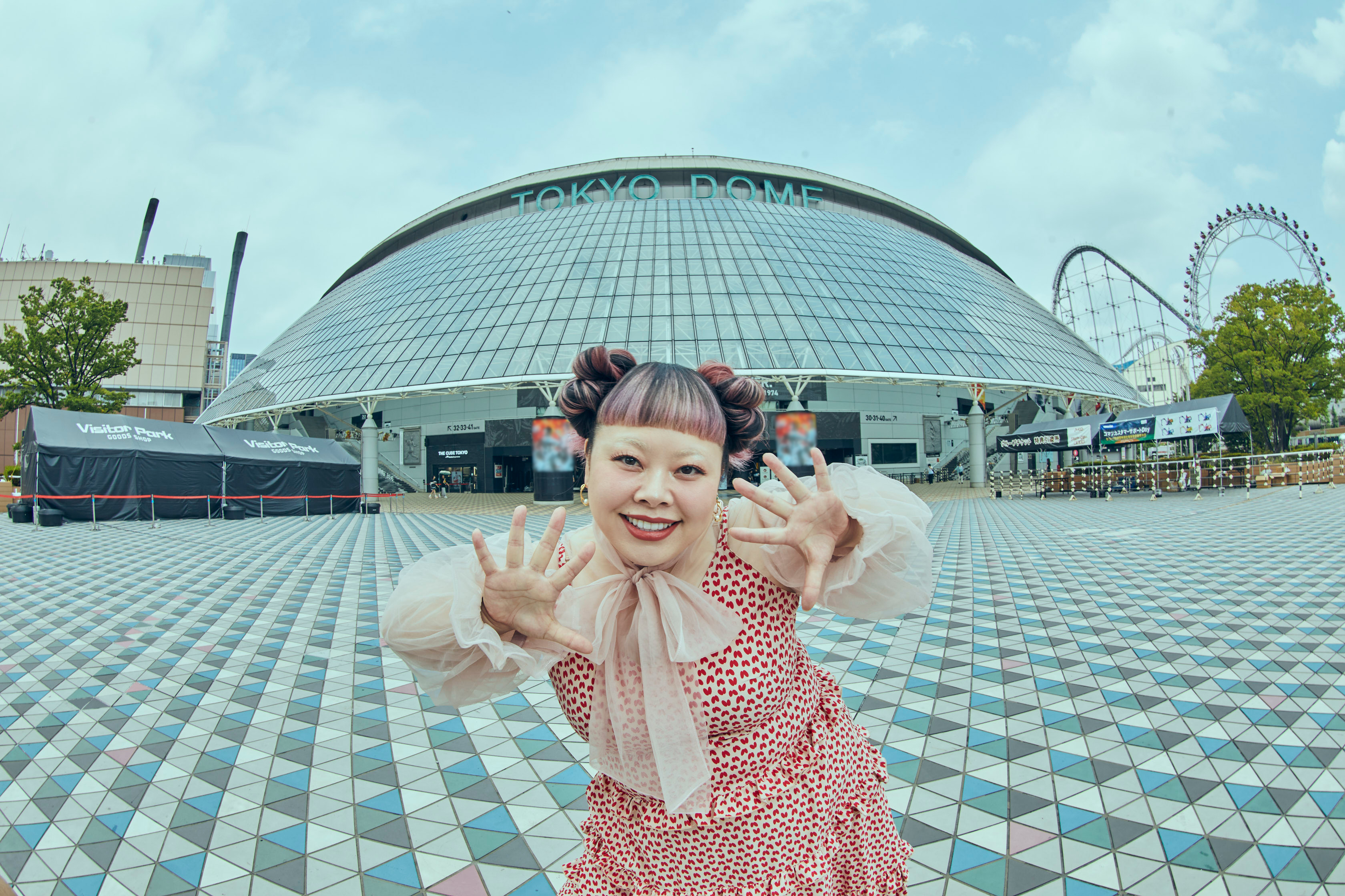 渡辺直美が「東京ドーム公演」に向けて思い出の場所をバスツアー