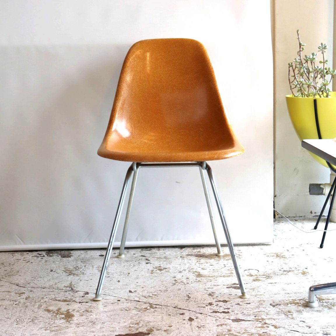 ハーマンミラー社製イームズ サイドシェルチェア(オークルダークFRP