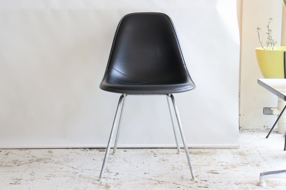 ハーマンミラー社製イームズ サイドシェルチェア ナウガブラック