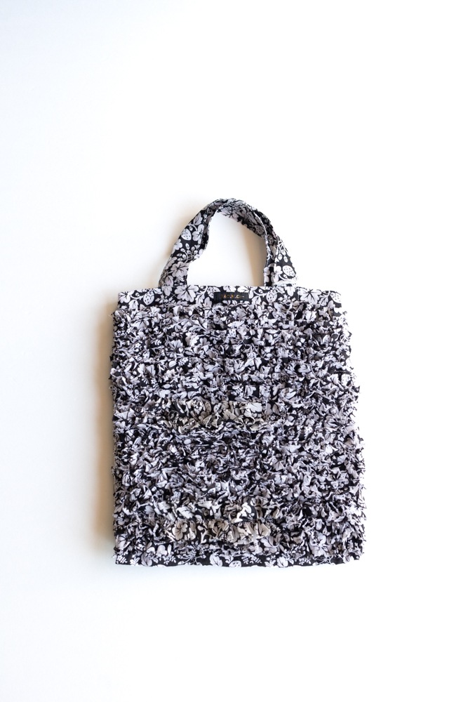R&D.M.Co- (OLDMAN'S TAILOR) | WILD BERRY FRILL TOTE BAG Col