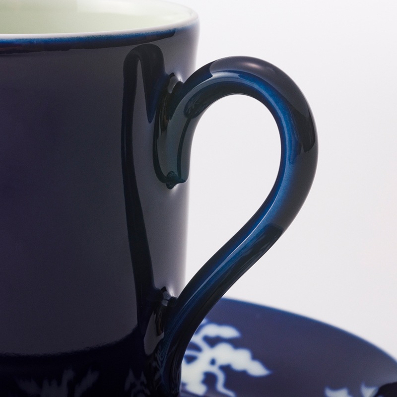 明染付白抜紋 突立コーヒー碗皿 | すべての商品 | 深川製磁オンライン